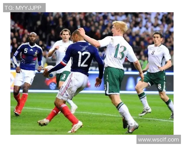 法国足球传奇球星回顾与传奇时刻分析：从齐达内到亨利的光辉岁月